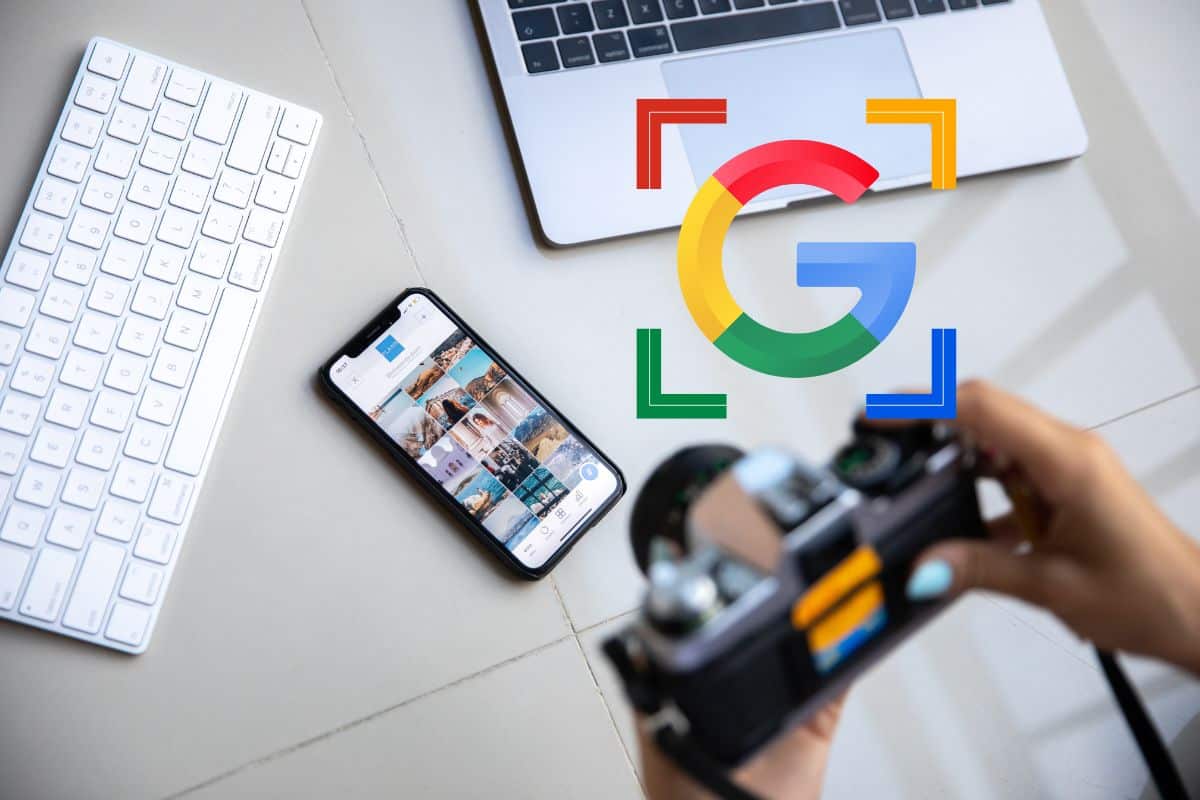 portatile, tastiera, smartphone, macchina fotografica e logo google